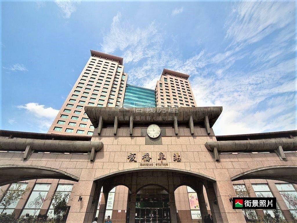 板橋站大空間華廈稀有釋出房屋室內格局與周邊環境