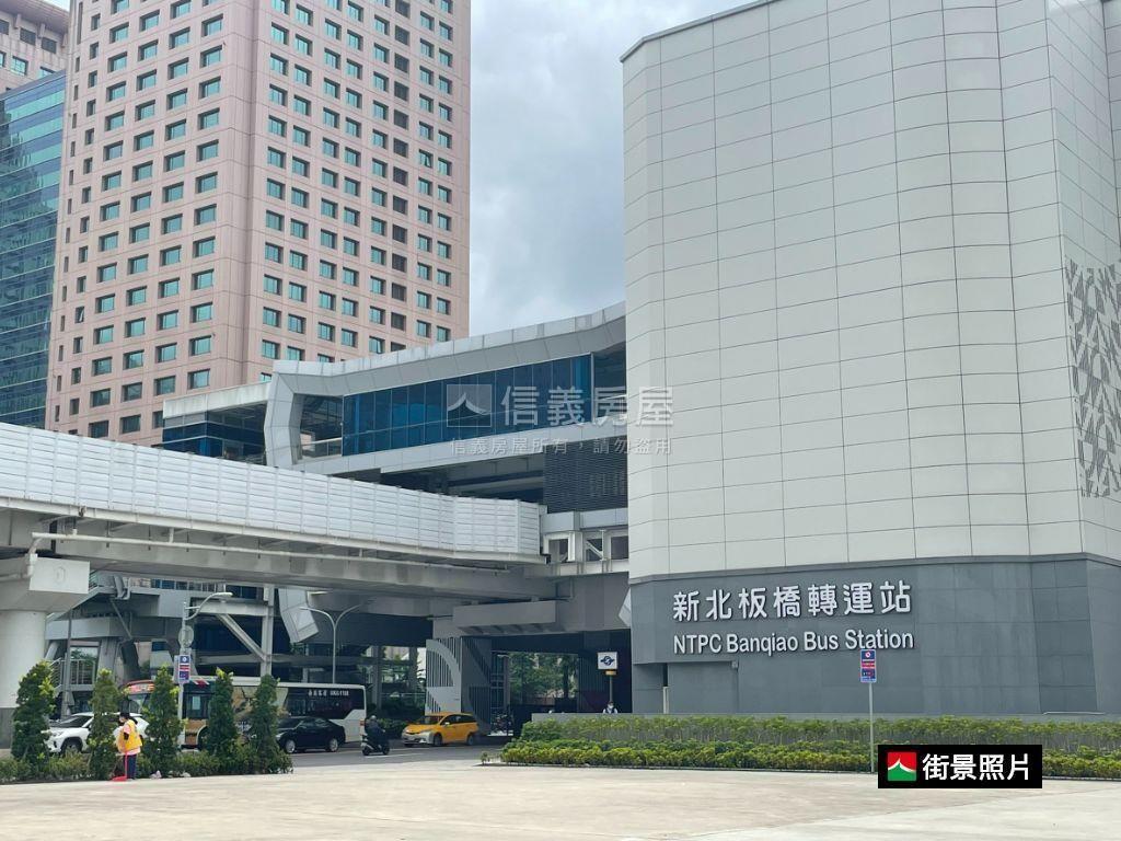 板橋站大空間華廈稀有釋出房屋室內格局與周邊環境