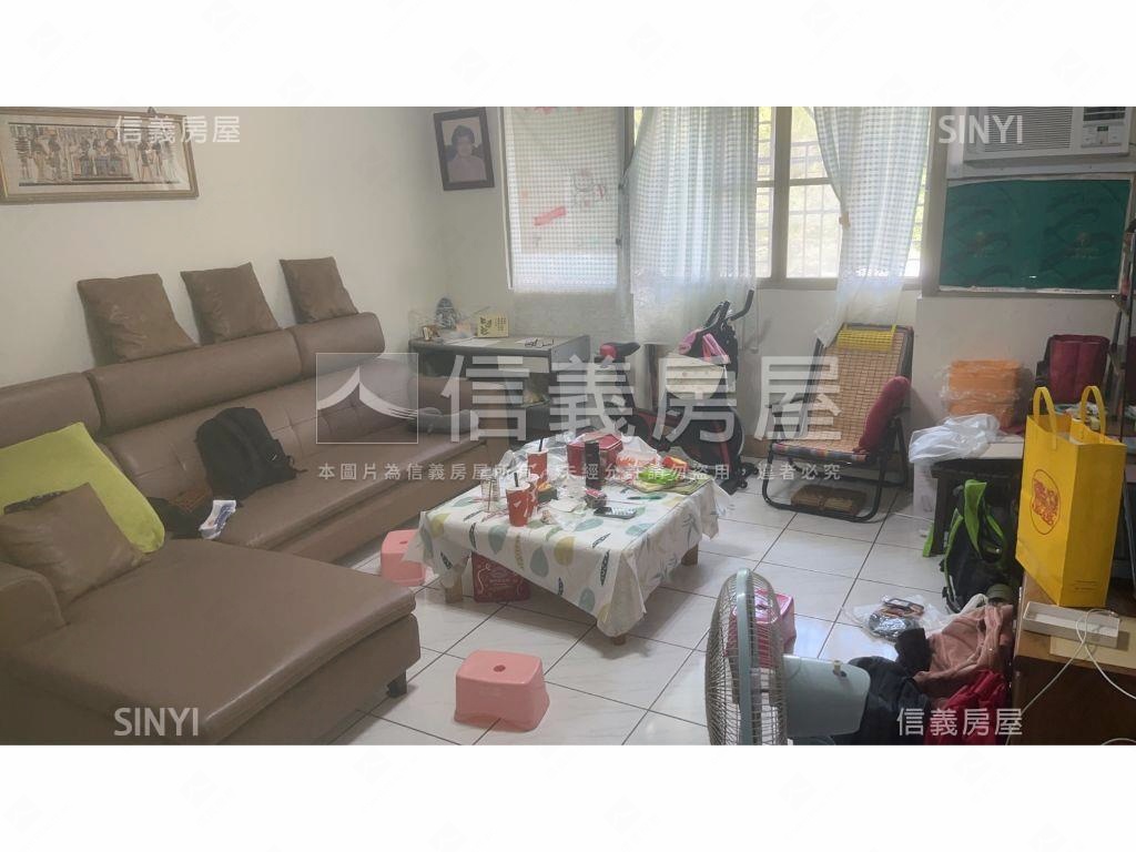 低總價。基隆四房三面採光房屋室內格局與周邊環境