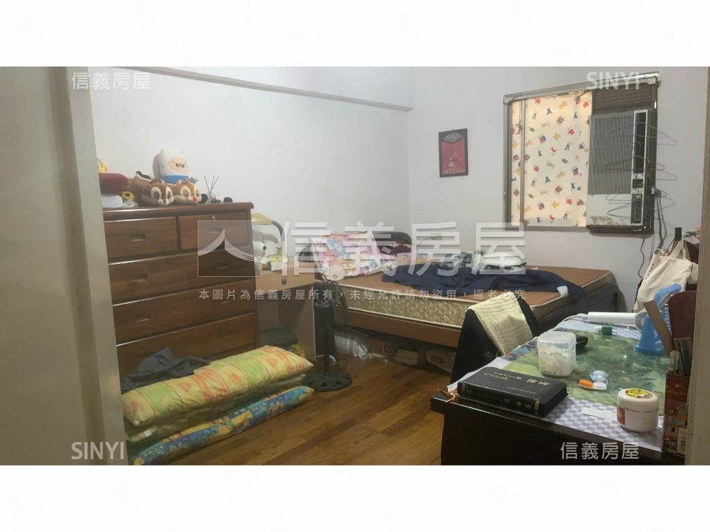 低總價。基隆四房三面採光房屋室內格局與周邊環境