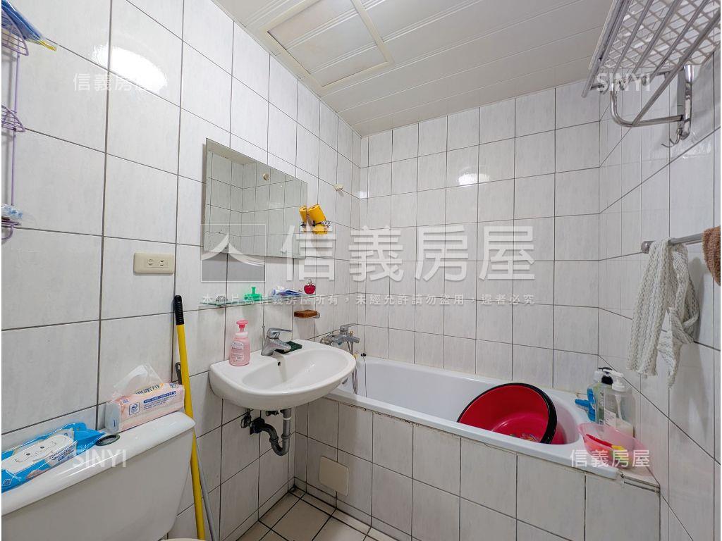 伊吉邦。雙捷運電梯三房房屋室內格局與周邊環境