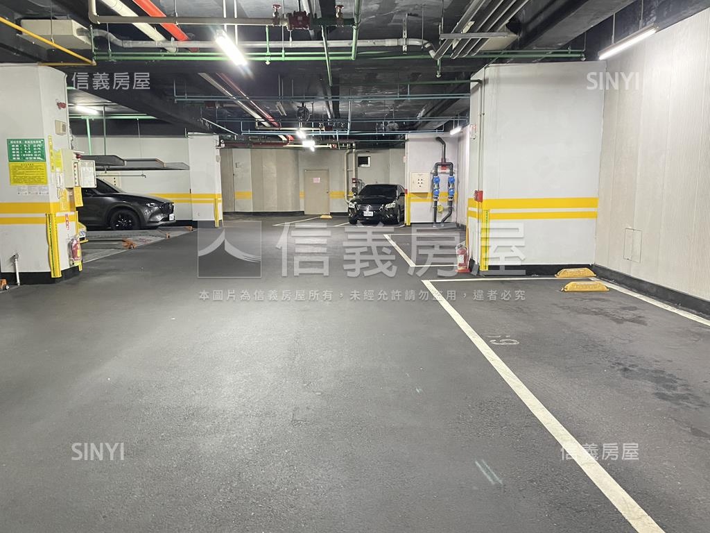 世界敦南機平車位Ｂ房屋室內格局與周邊環境