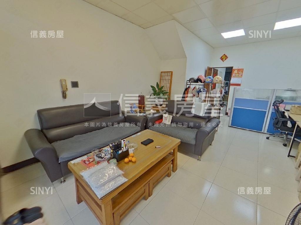 未來山峰重劃區旁燙金店面房屋室內格局與周邊環境