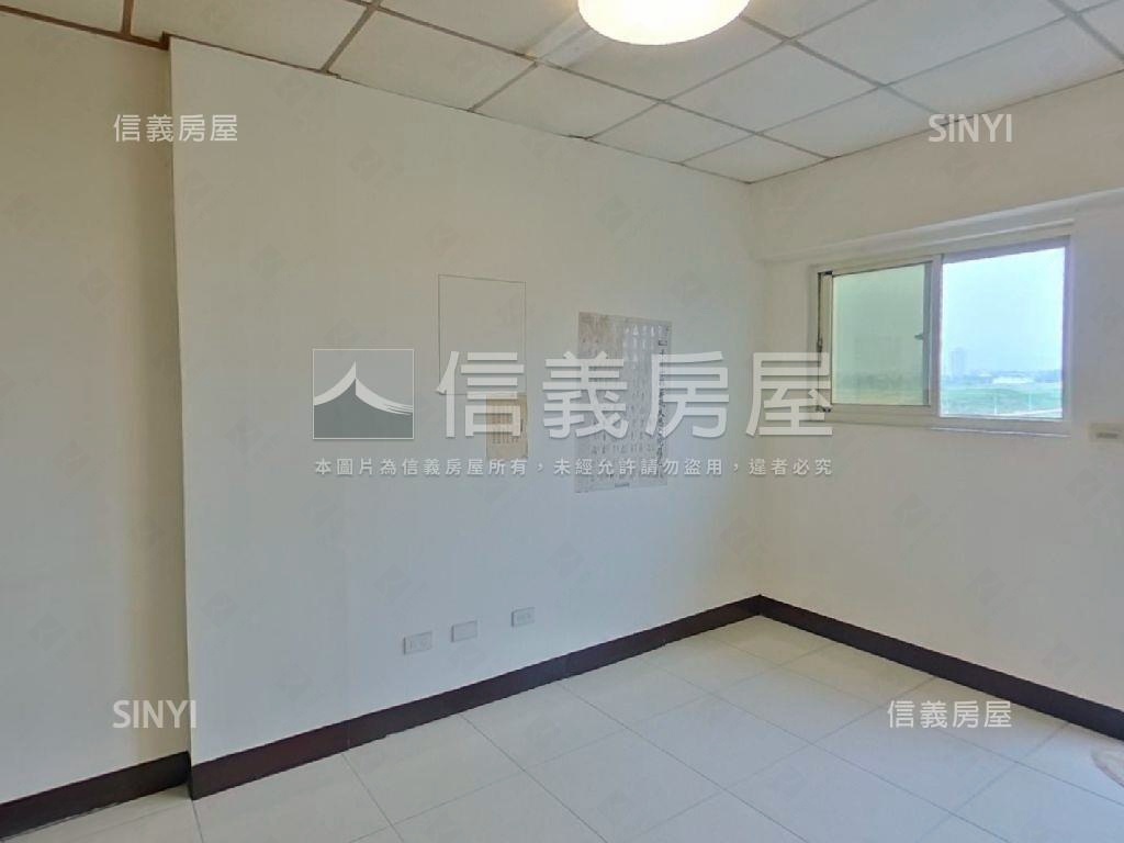 未來山峰重劃區旁燙金店面房屋室內格局與周邊環境