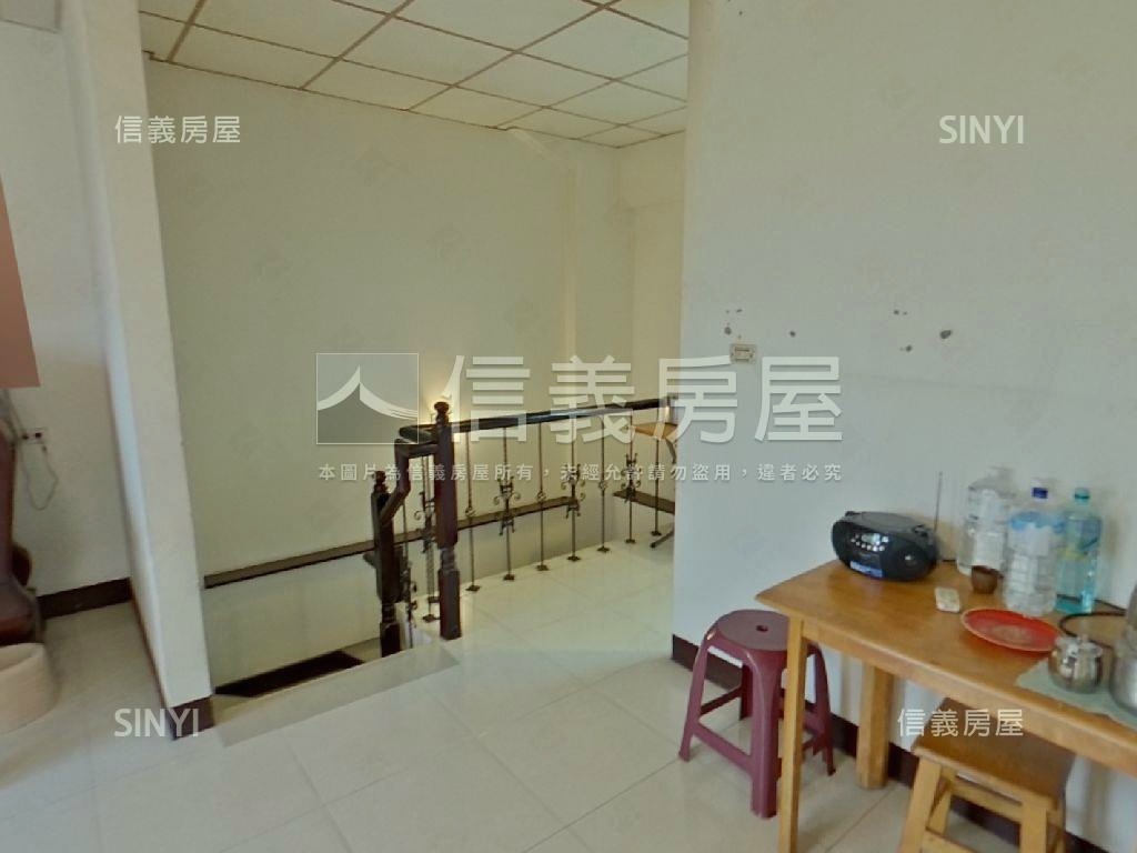 未來山峰重劃區旁燙金店面房屋室內格局與周邊環境