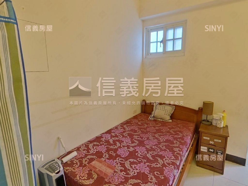 未來山峰重劃區旁燙金店面房屋室內格局與周邊環境