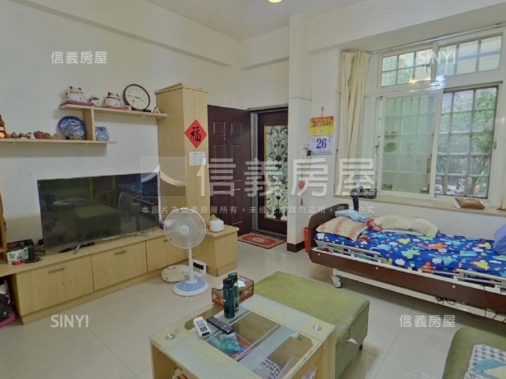 未來山峰重劃區旁燙金店面房屋室內格局與周邊環境