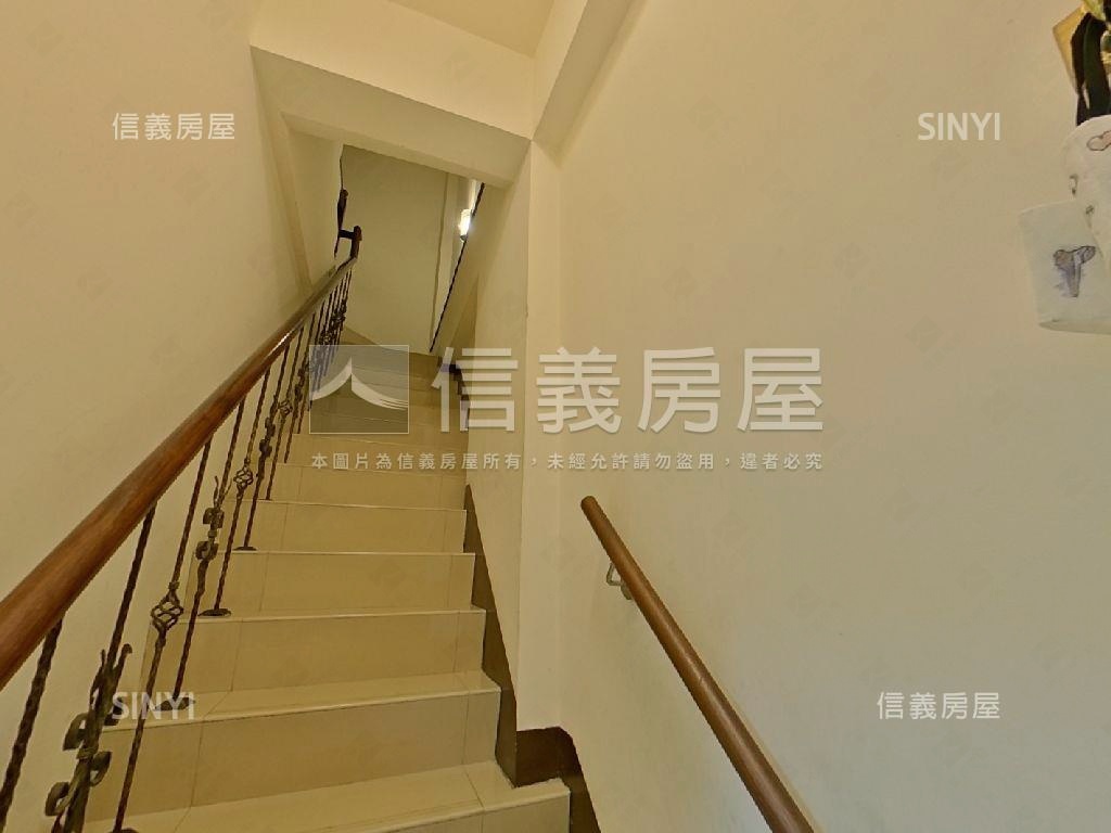 未來山峰重劃區旁燙金店面房屋室內格局與周邊環境