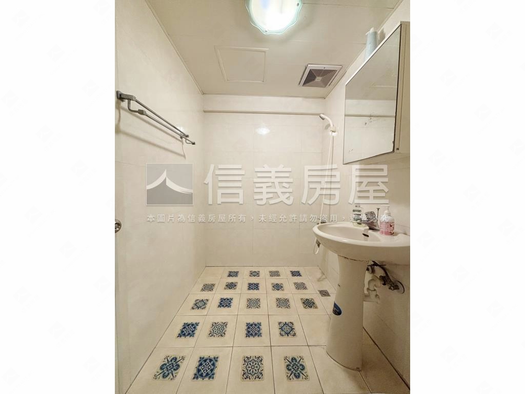 西湖園坡平車位景觀三房房屋室內格局與周邊環境