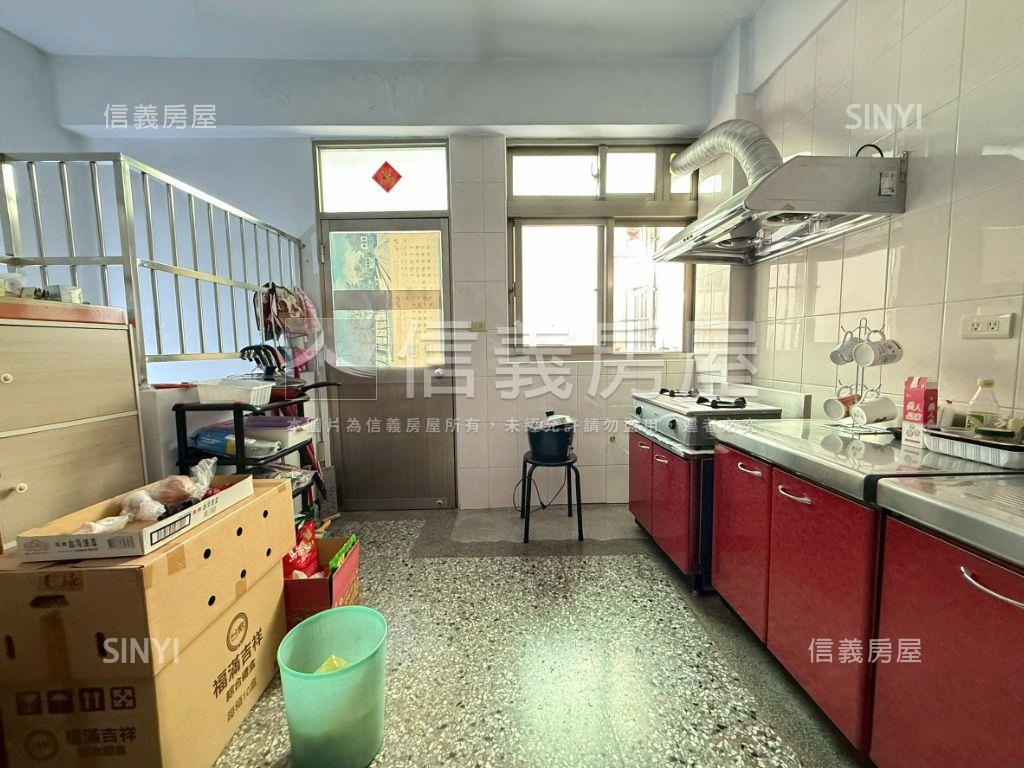 近捷運中清路雙陽台大透店房屋室內格局與周邊環境