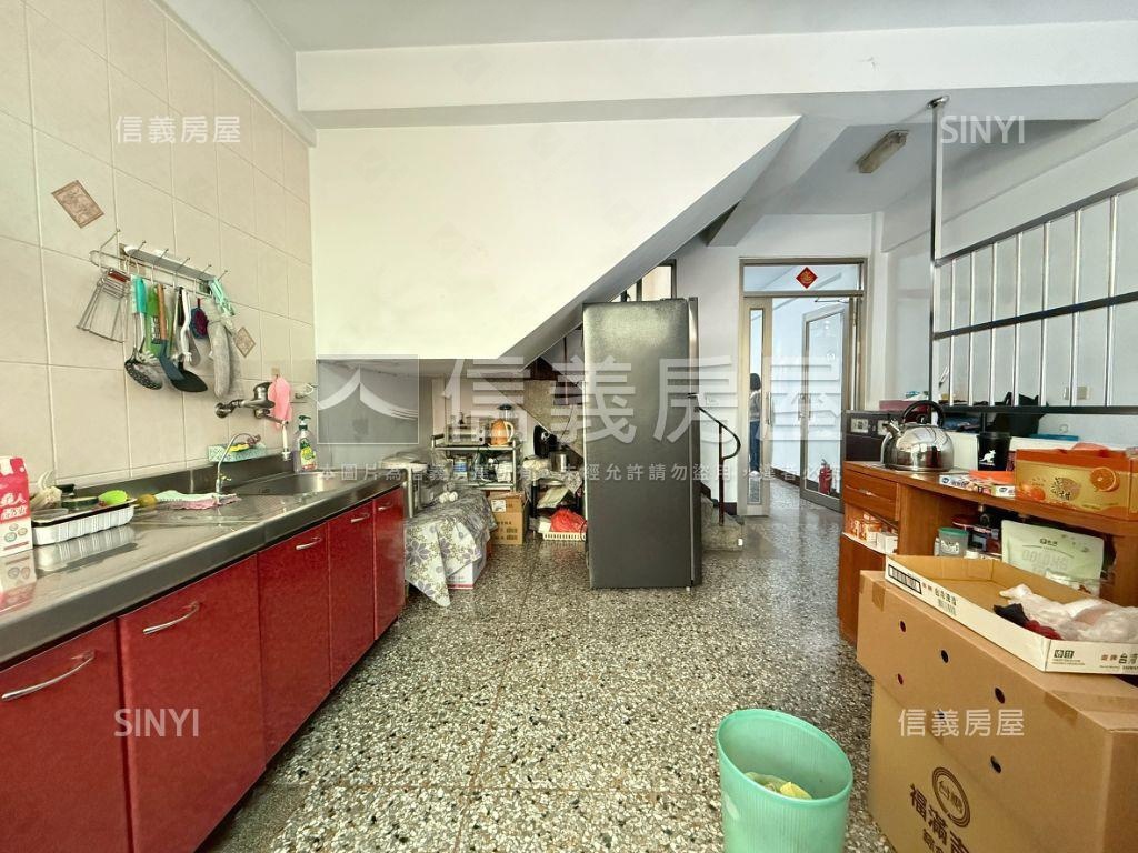 近捷運中清路雙陽台大透店房屋室內格局與周邊環境