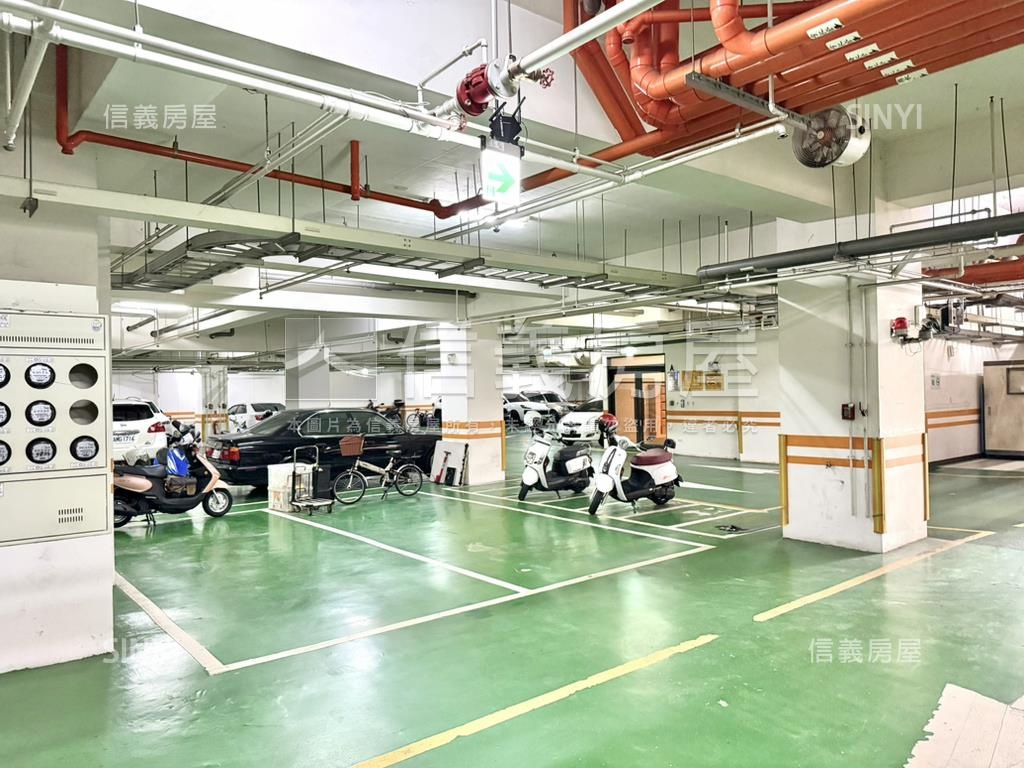 鳳山稀有雙主臥四房平車房屋室內格局與周邊環境