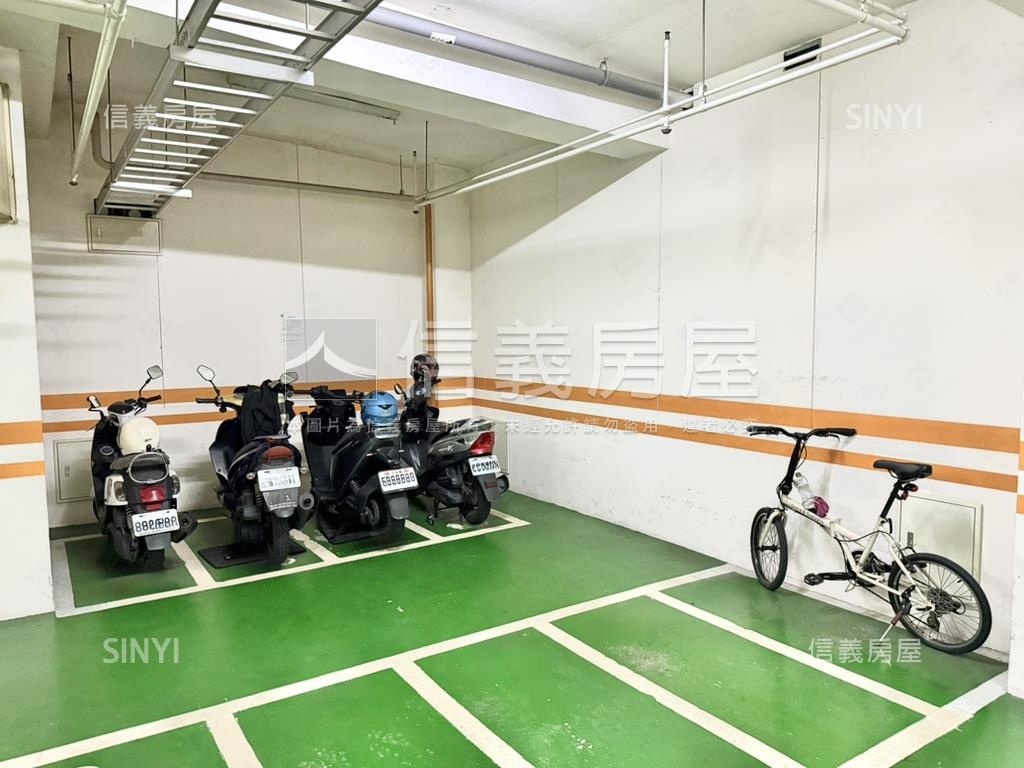 鳳山稀有雙主臥四房平車房屋室內格局與周邊環境