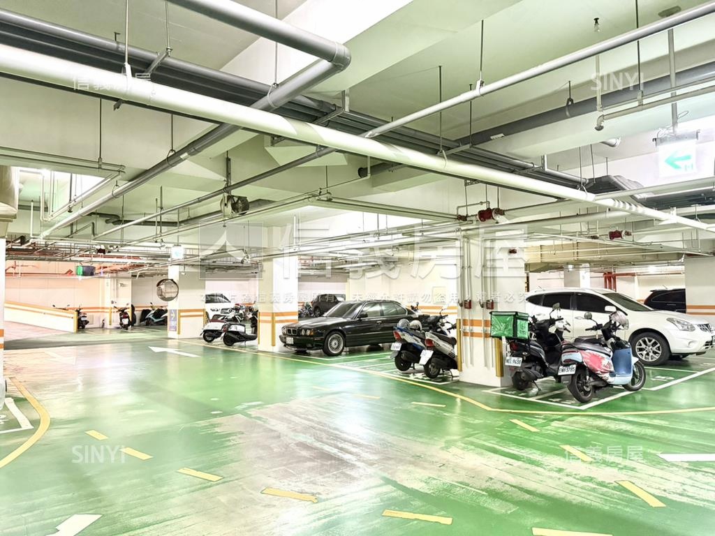 鳳山稀有雙主臥四房平車房屋室內格局與周邊環境