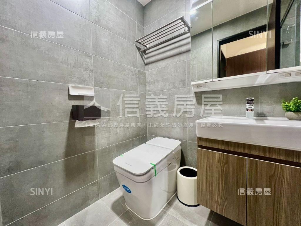 高鐵站次頂樓景觀三房車位房屋室內格局與周邊環境