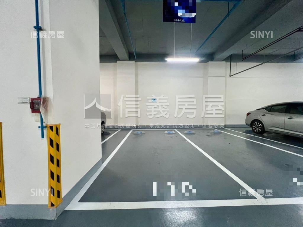 高鐵站次頂樓景觀三房車位房屋室內格局與周邊環境