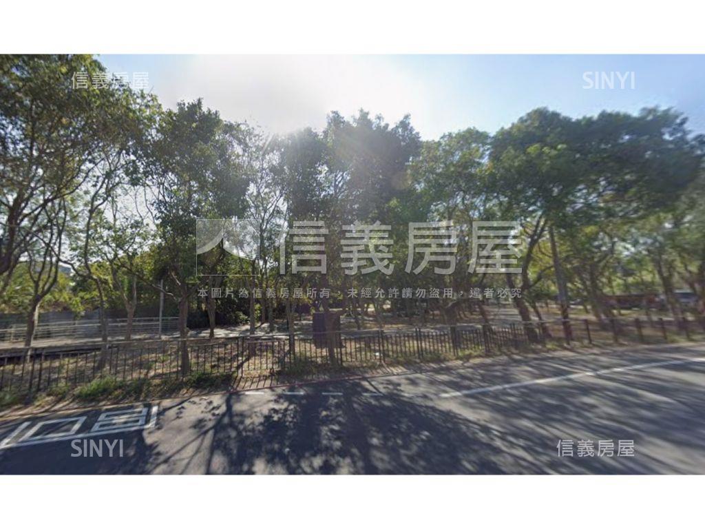 土地約３４坪獨棟臨路透天房屋室內格局與周邊環境