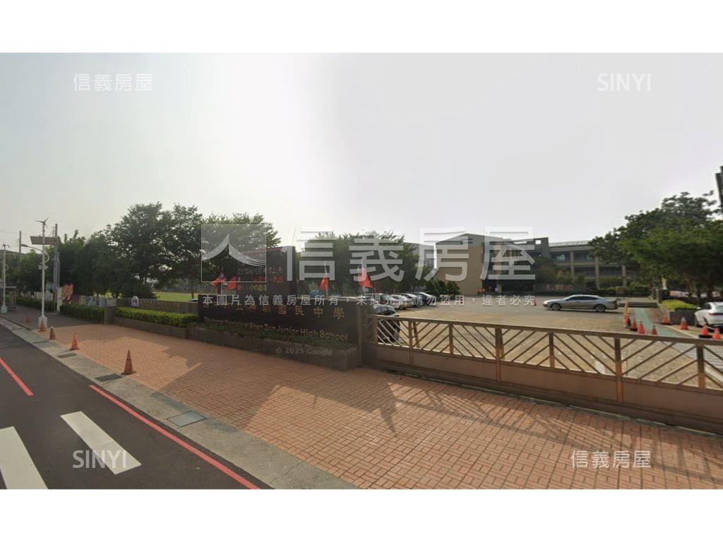 土地約３４坪獨棟臨路透天房屋室內格局與周邊環境