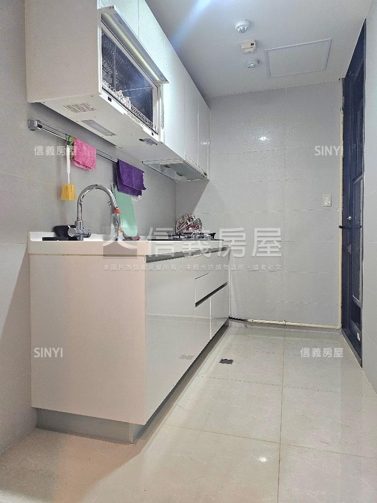 縣三之星國賓大悅Ｂ２車位房屋室內格局與周邊環境