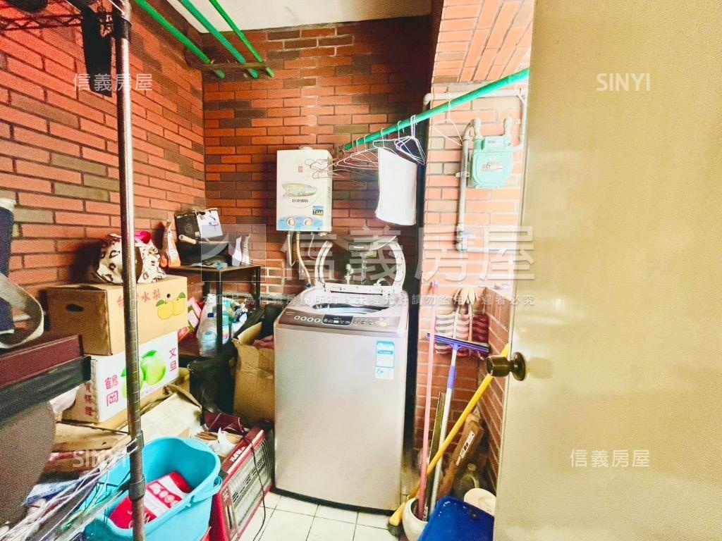 近新店捷運４房車位房屋室內格局與周邊環境