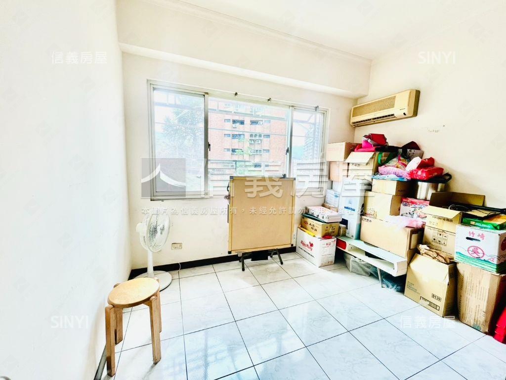 近新店捷運４房車位房屋室內格局與周邊環境
