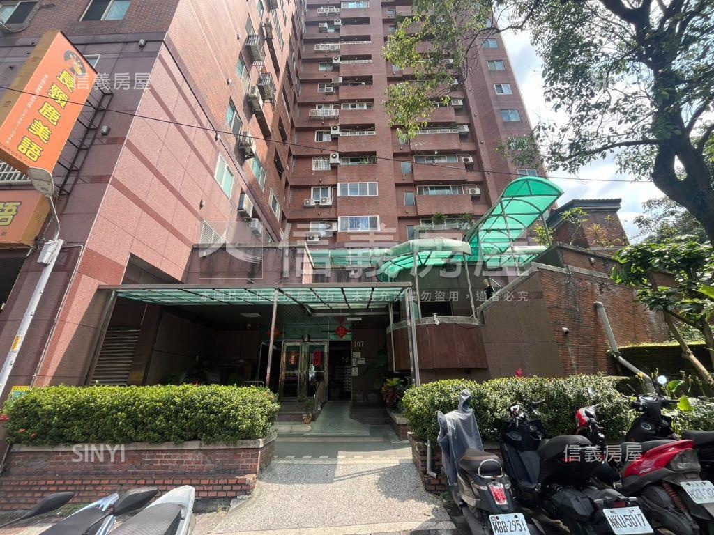 近新店捷運４房車位房屋室內格局與周邊環境