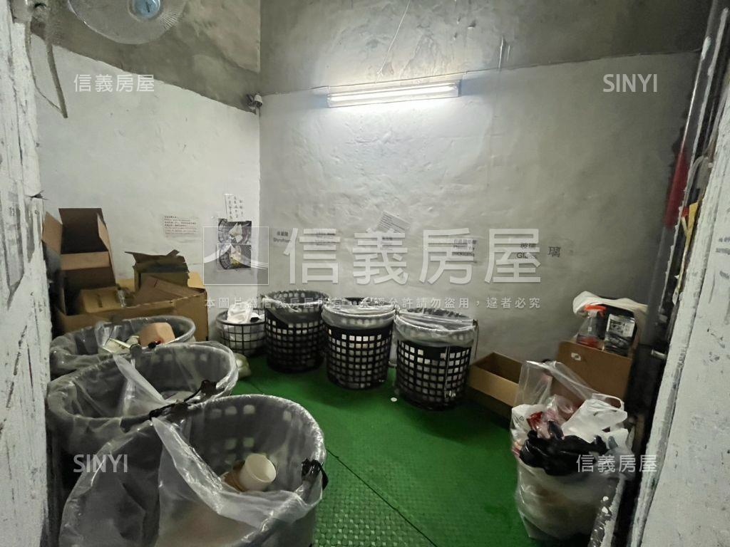 近新店捷運４房車位房屋室內格局與周邊環境