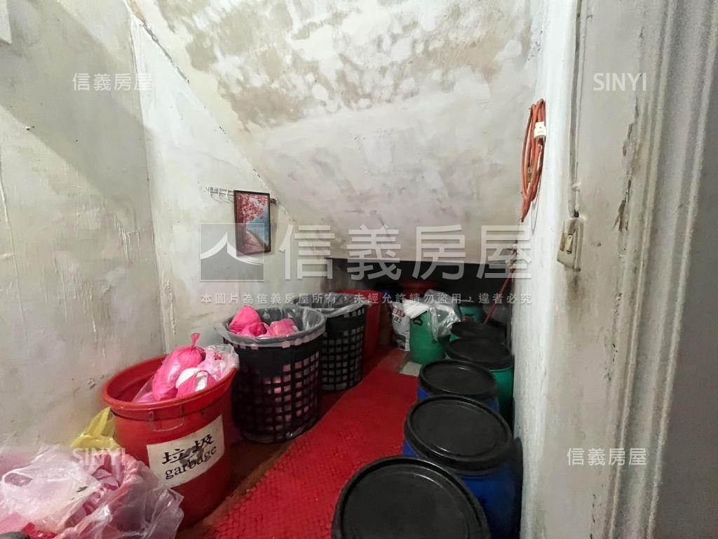 近新店捷運４房車位房屋室內格局與周邊環境