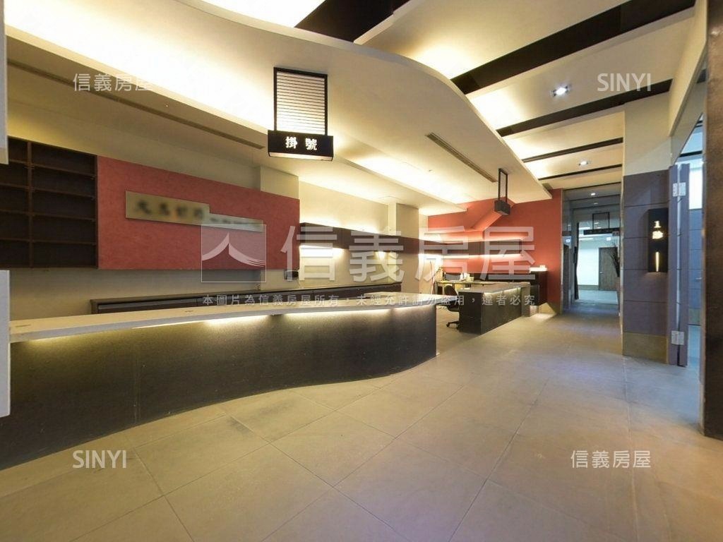 春日路大面寬電梯店面房屋室內格局與周邊環境