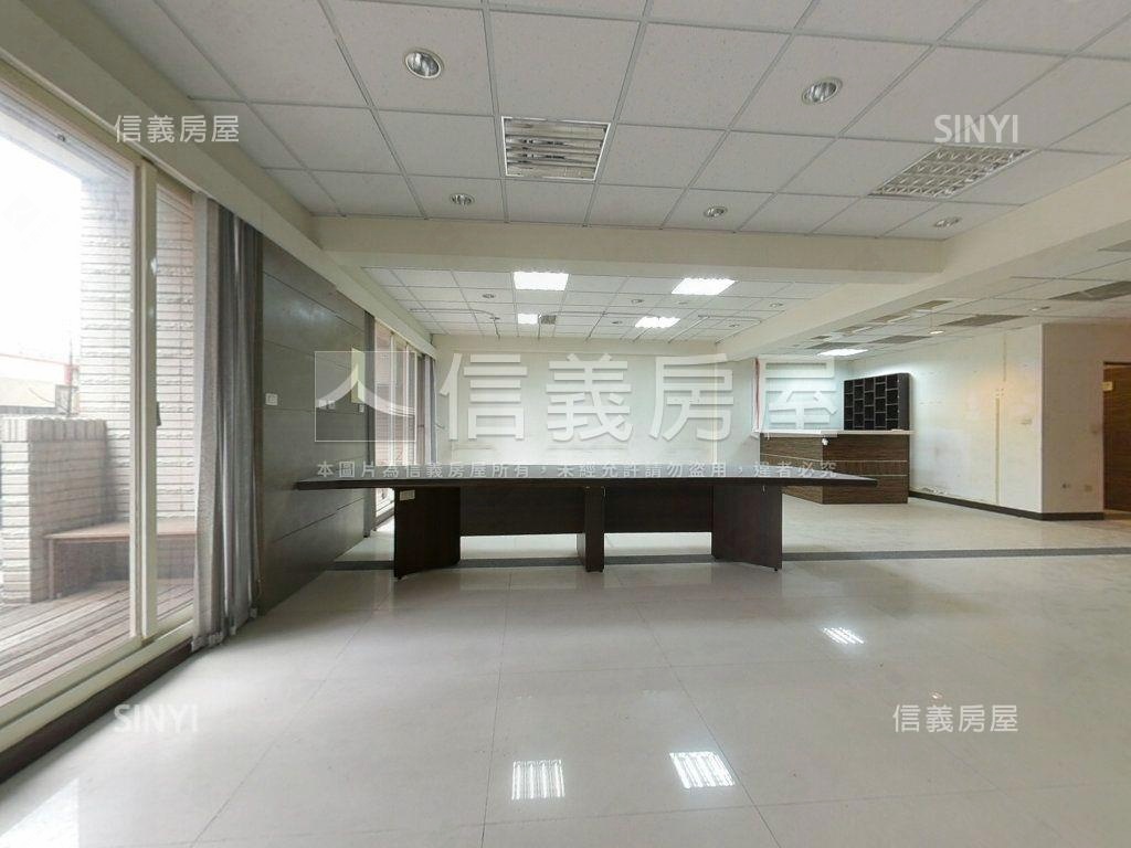 春日路大面寬電梯店面房屋室內格局與周邊環境