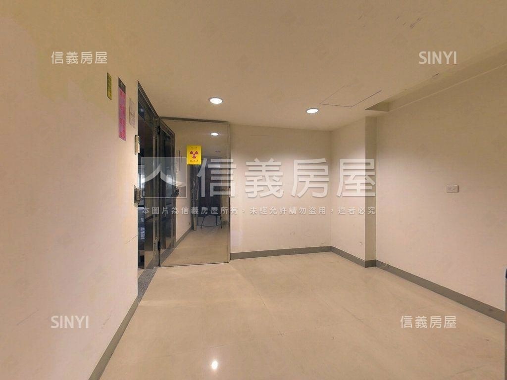 春日路大面寬電梯店面房屋室內格局與周邊環境