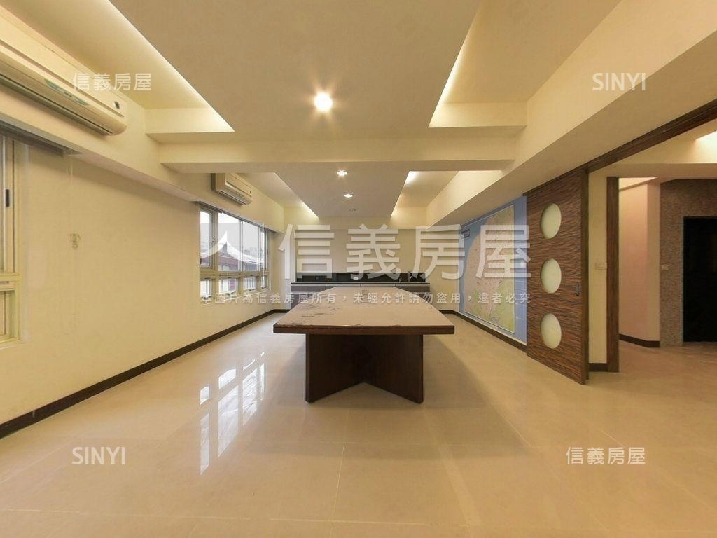 春日路大面寬電梯店面房屋室內格局與周邊環境