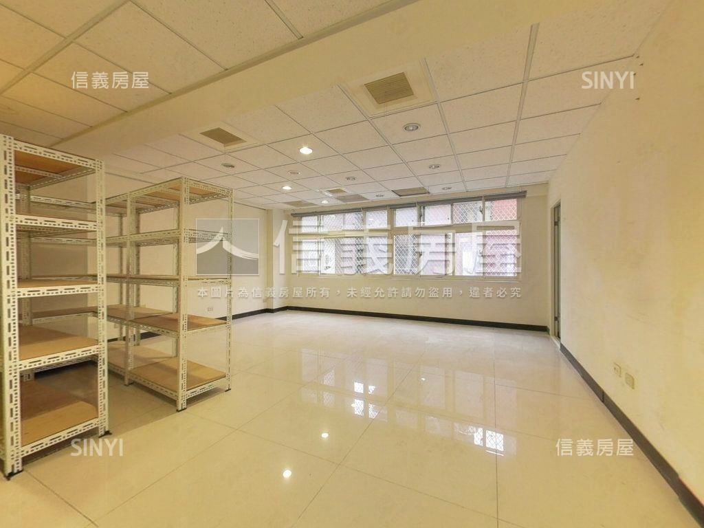春日路大面寬電梯店面房屋室內格局與周邊環境