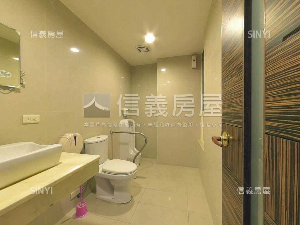 春日路大面寬電梯店面房屋室內格局與周邊環境