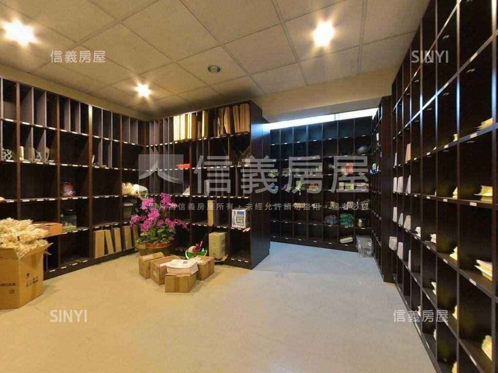 春日路大面寬電梯店面房屋室內格局與周邊環境