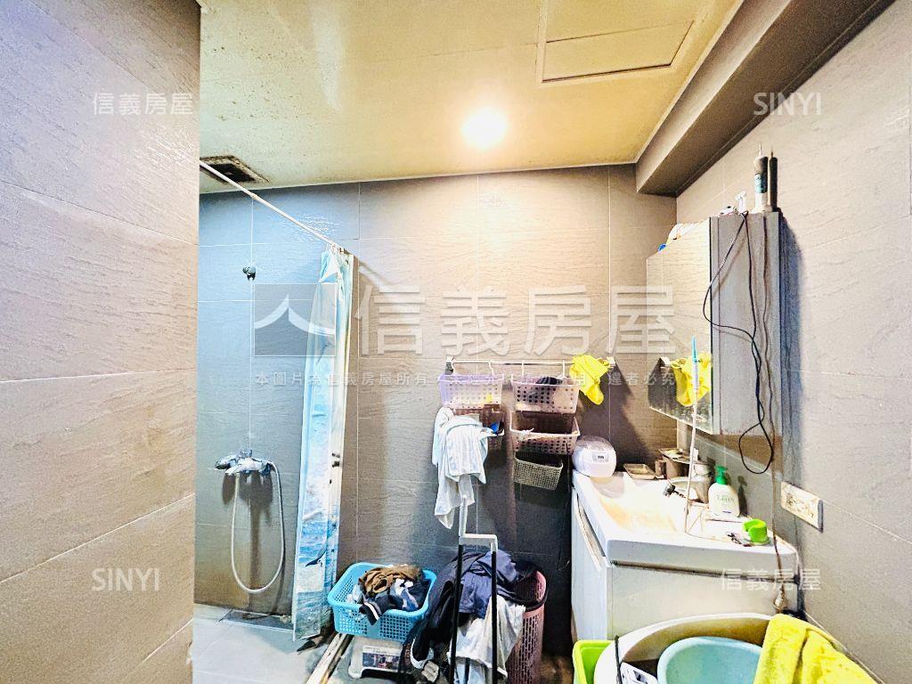 近捷運．靜巷電梯二房二衛房屋室內格局與周邊環境
