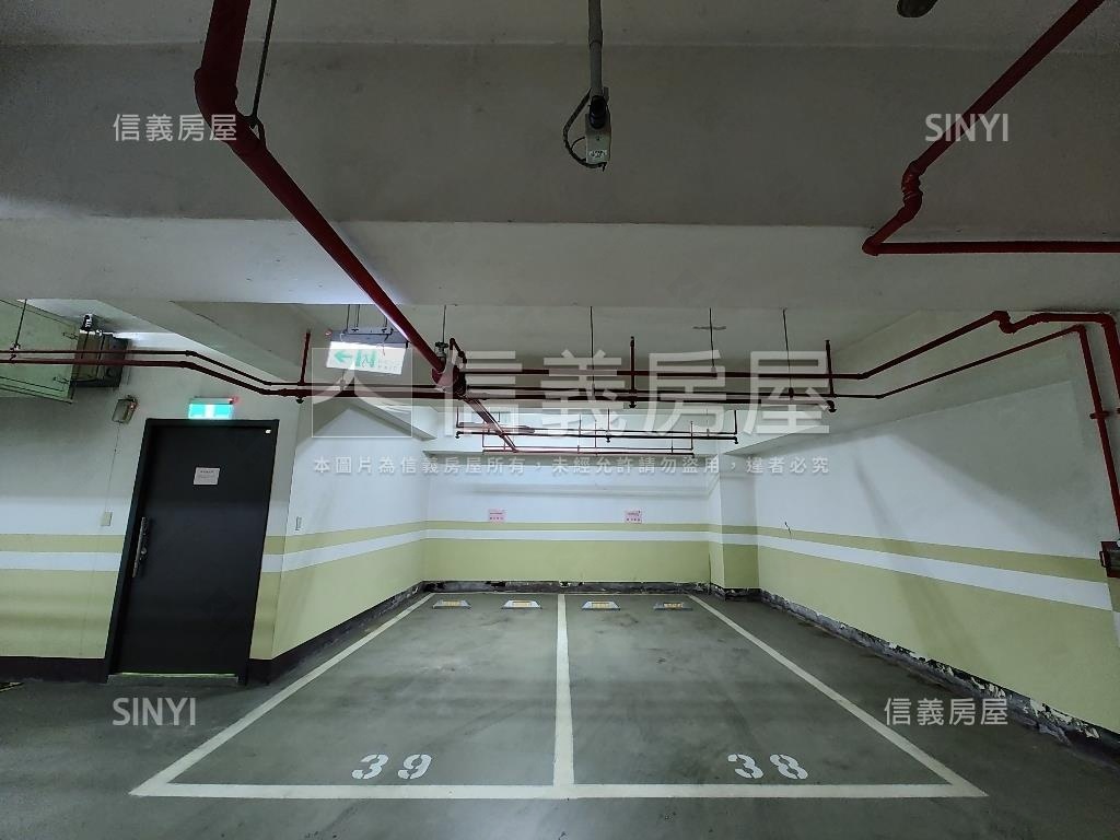 極美山莊稀有釋出車位房屋室內格局與周邊環境