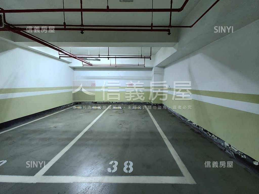 極美山莊稀有釋出車位房屋室內格局與周邊環境