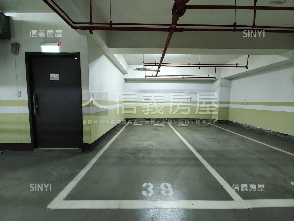 極美山莊稀有釋出車位房屋室內格局與周邊環境