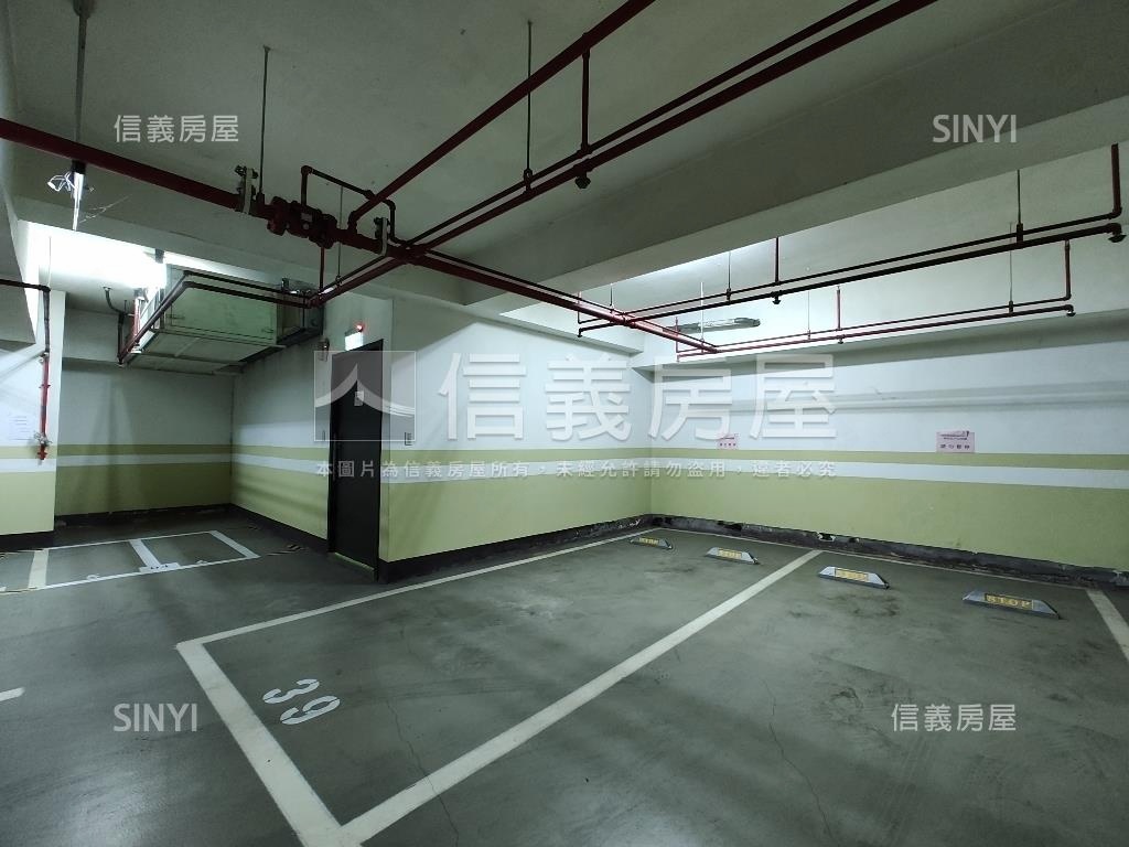 極美山莊稀有釋出車位房屋室內格局與周邊環境