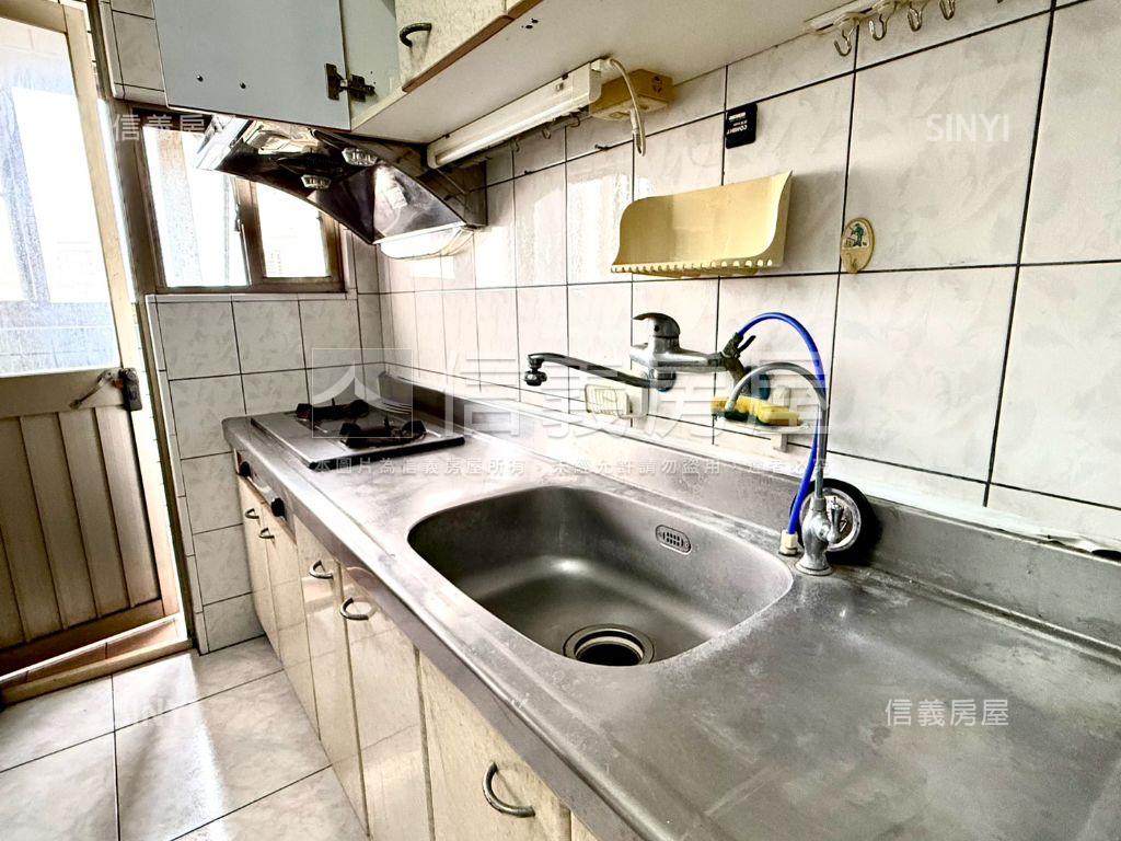 巨蛋高樓層景觀三房房屋室內格局與周邊環境