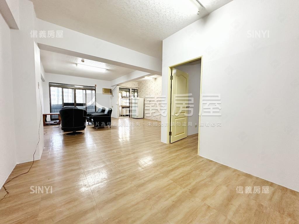 輕軌首排低總成家四房房屋室內格局與周邊環境