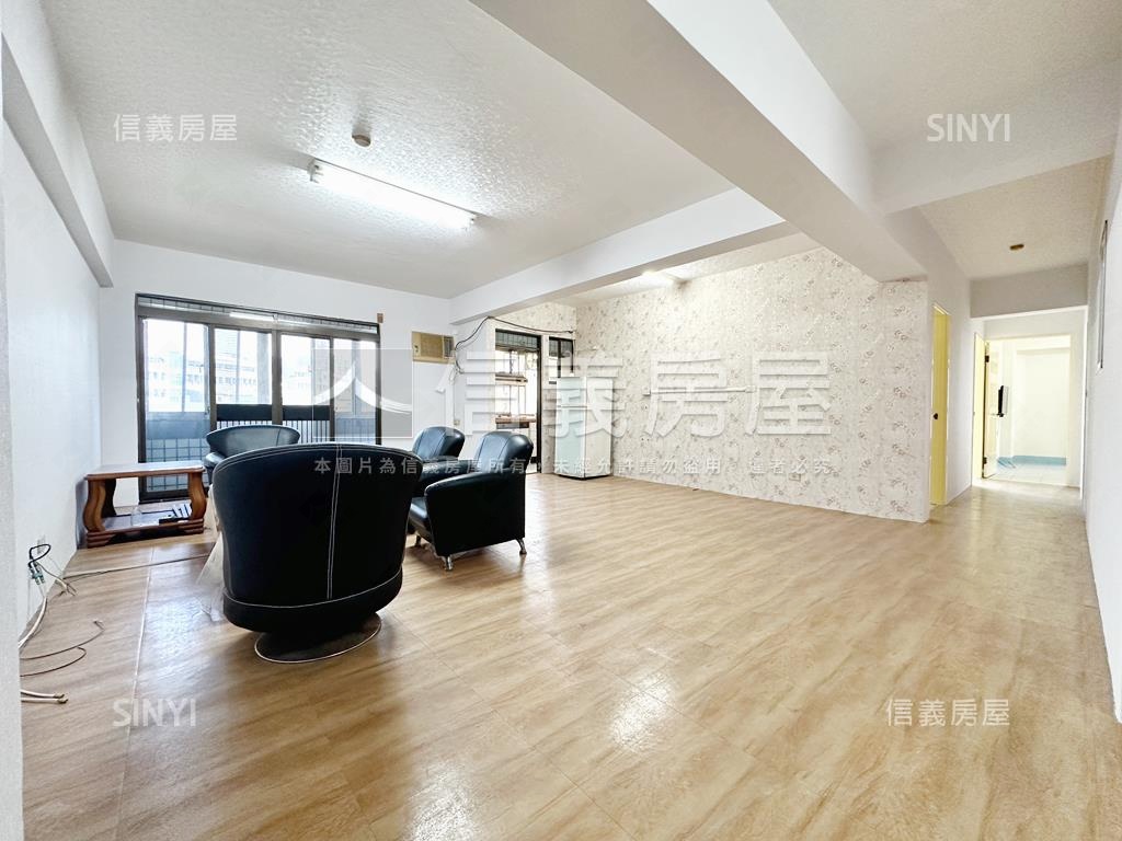 輕軌首排低總成家四房房屋室內格局與周邊環境