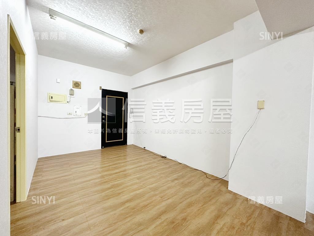 輕軌首排低總成家四房房屋室內格局與周邊環境