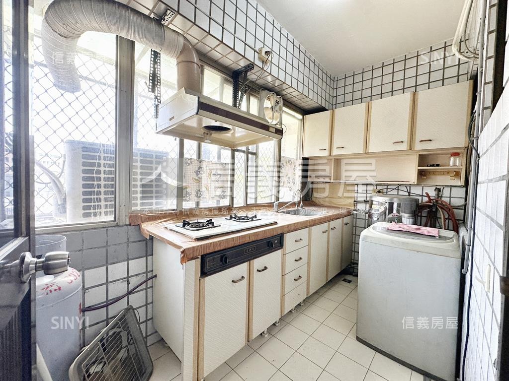 輕軌首排低總成家四房房屋室內格局與周邊環境