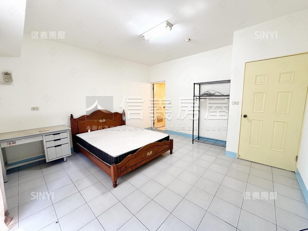 輕軌首排低總成家四房房屋室內格局與周邊環境