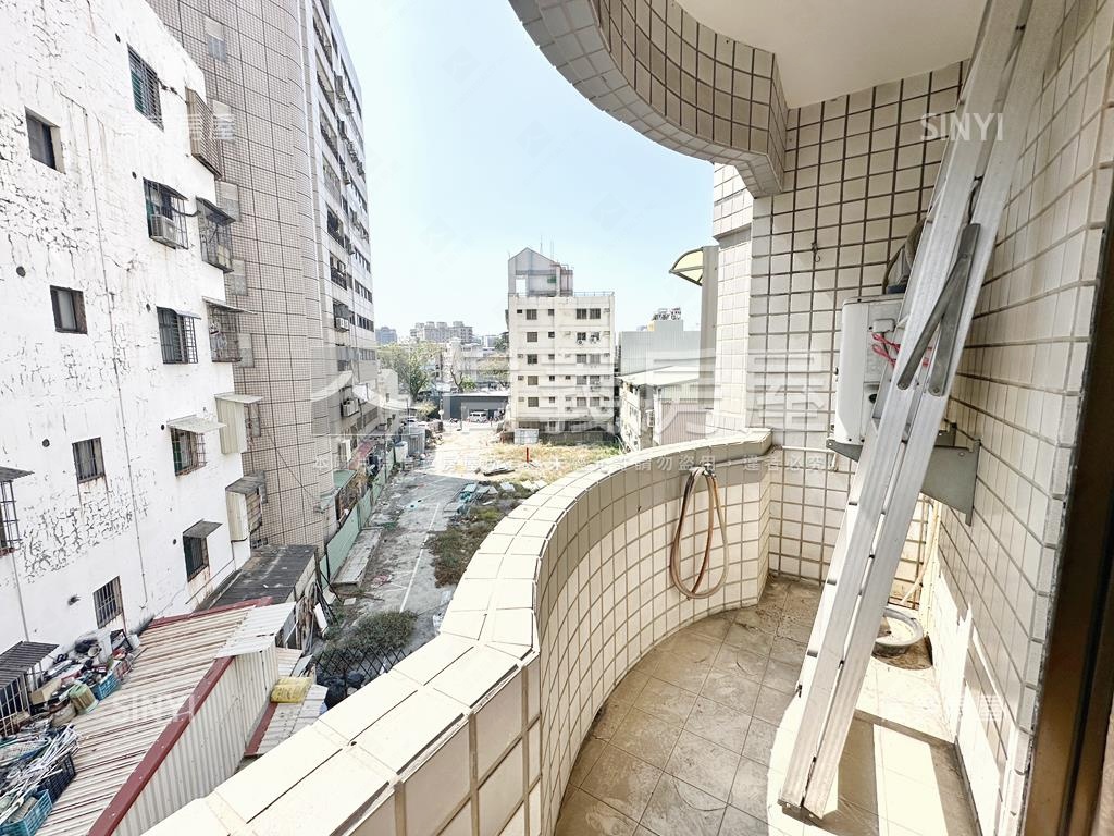 輕軌首排低總成家四房房屋室內格局與周邊環境