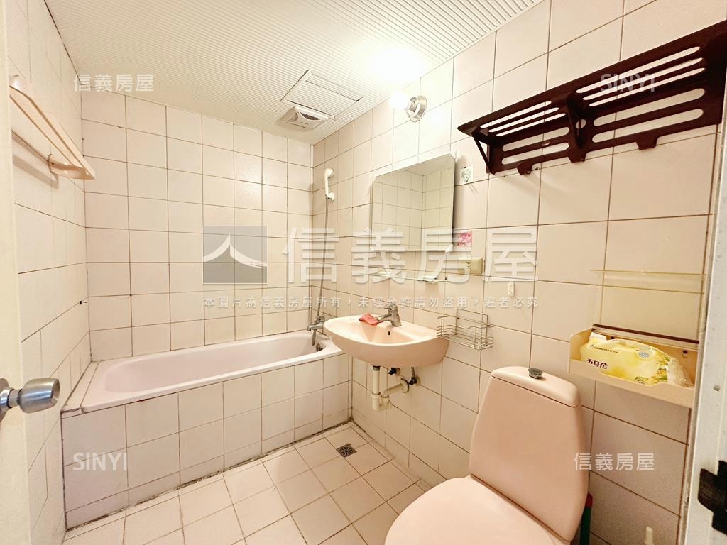 輕軌首排低總成家四房房屋室內格局與周邊環境