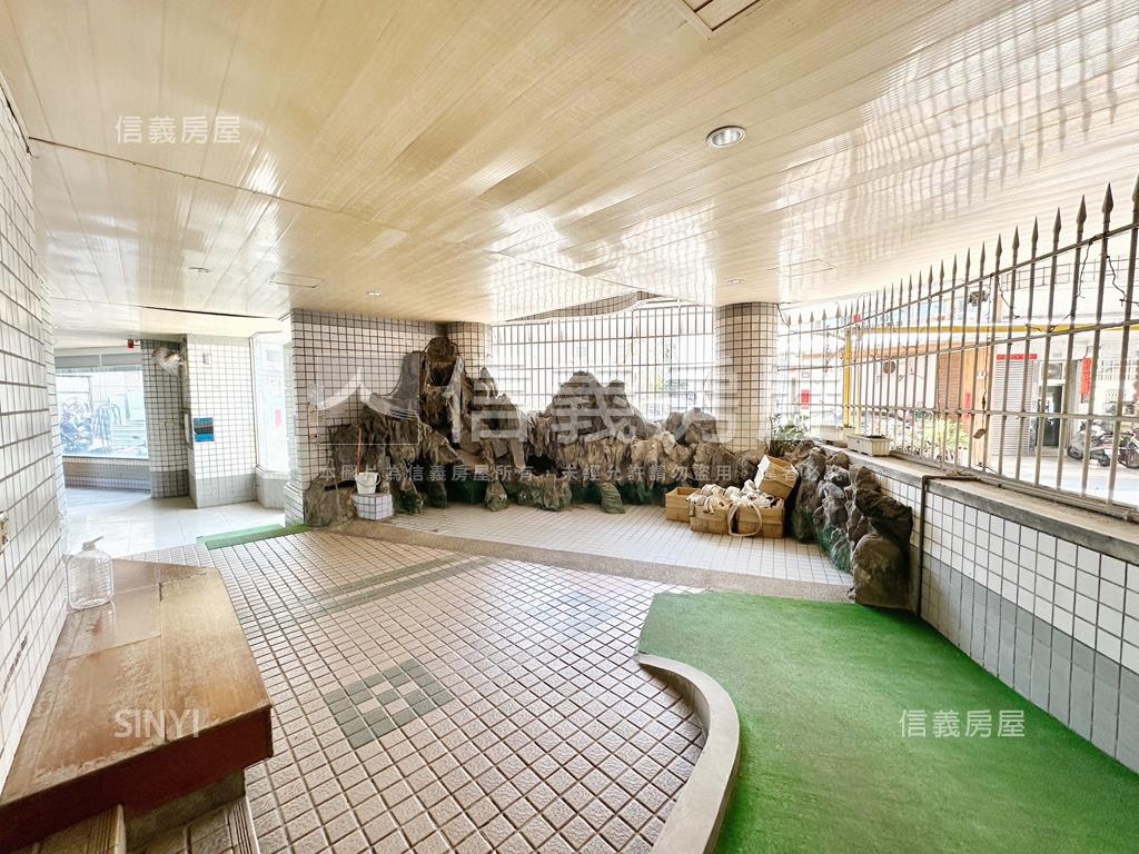 輕軌首排低總成家四房房屋室內格局與周邊環境