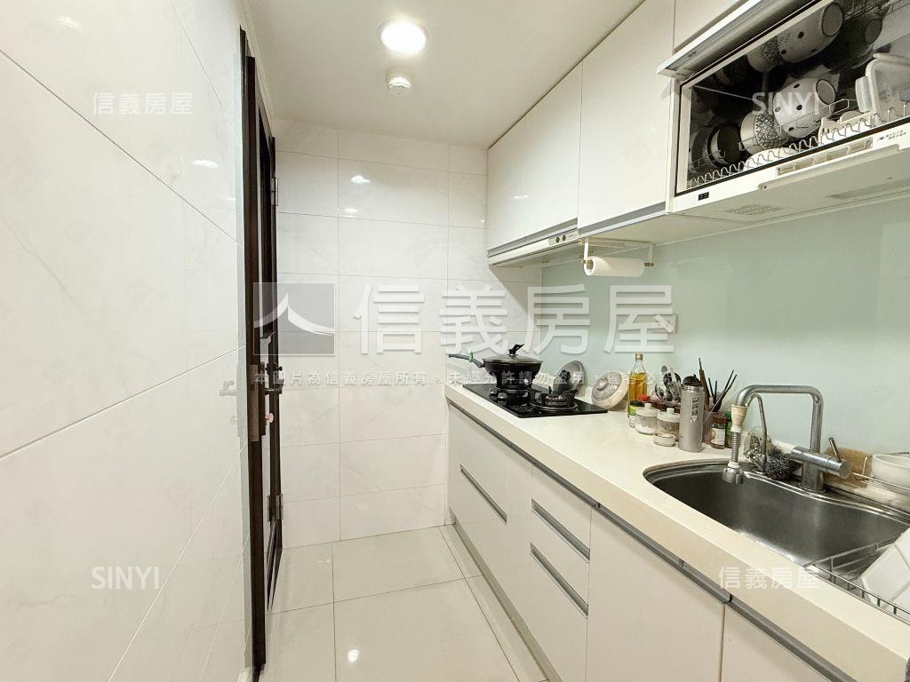 尚河＊捷運站前兩房房屋室內格局與周邊環境